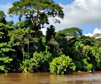 Encontro das Águas: Uma Experiência Única entre os Rios Tapajós e Amazonas